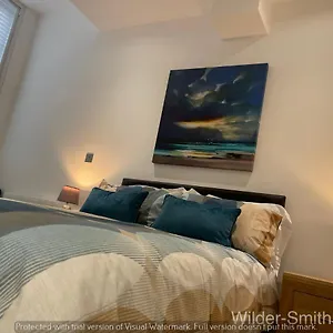 Stylish 2-bed Luxury In Apartment