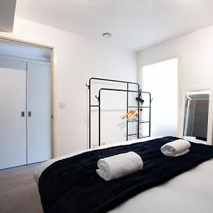 Serviced Apartment